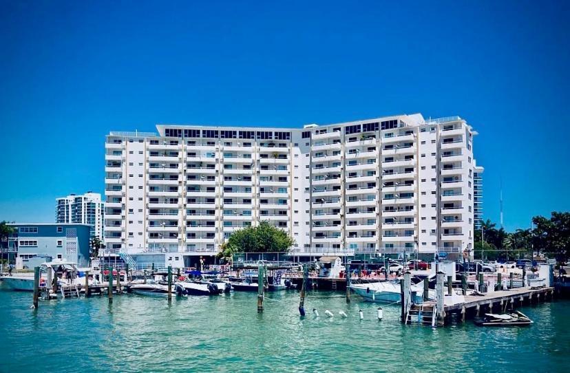 Modern Waterfront Apartment With Miami Skyline View, Free Parking 5 Mins Drive To Майами-Бич Экстерьер фото